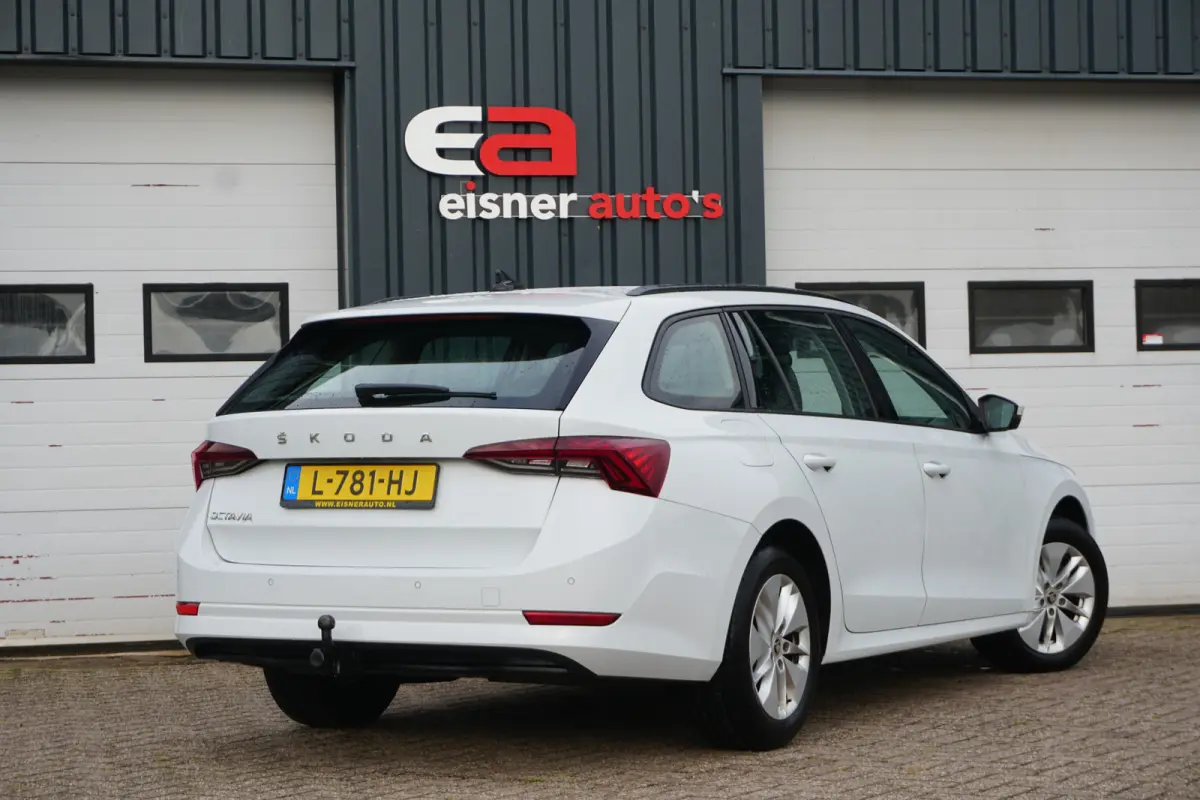 1.0 TSI Business Edition | TREKHAAK | METALLIC WIT | ADAPT. CRUISE | CARPLAY |