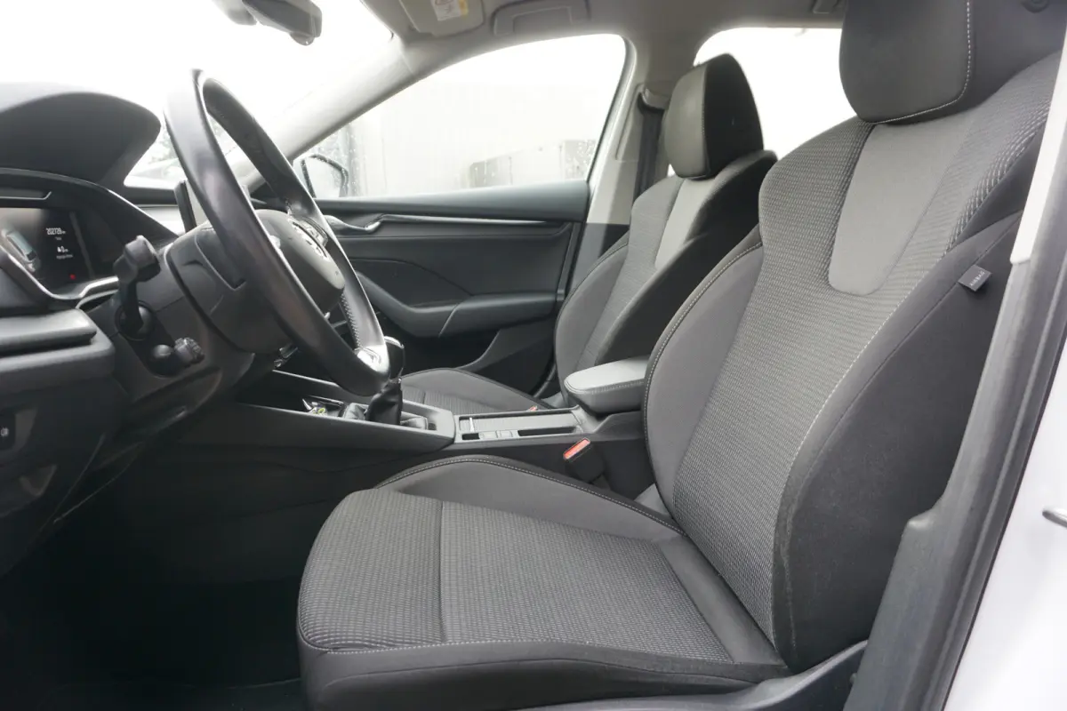 1.0 TSI Business Edition | TREKHAAK | METALLIC WIT | ADAPT. CRUISE | CARPLAY |