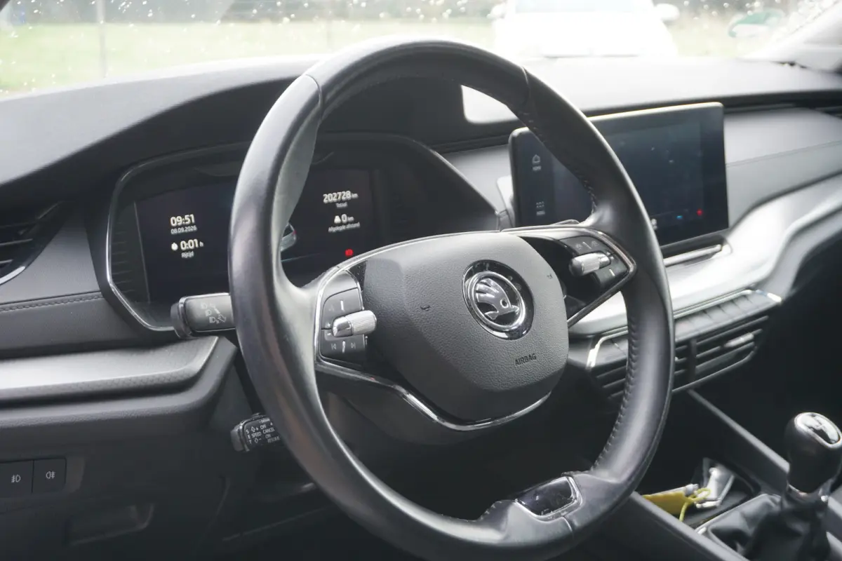 1.0 TSI Business Edition | TREKHAAK | METALLIC WIT | ADAPT. CRUISE | CARPLAY |