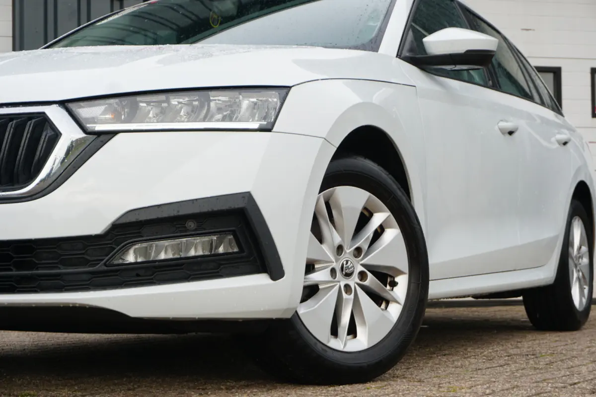 1.0 TSI Business Edition | TREKHAAK | METALLIC WIT | ADAPT. CRUISE | CARPLAY |