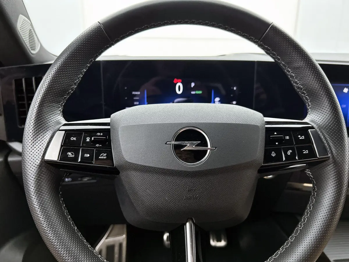 54 kWh GS | Head-up display | Alcantara | Stoel en stuurverwarming |