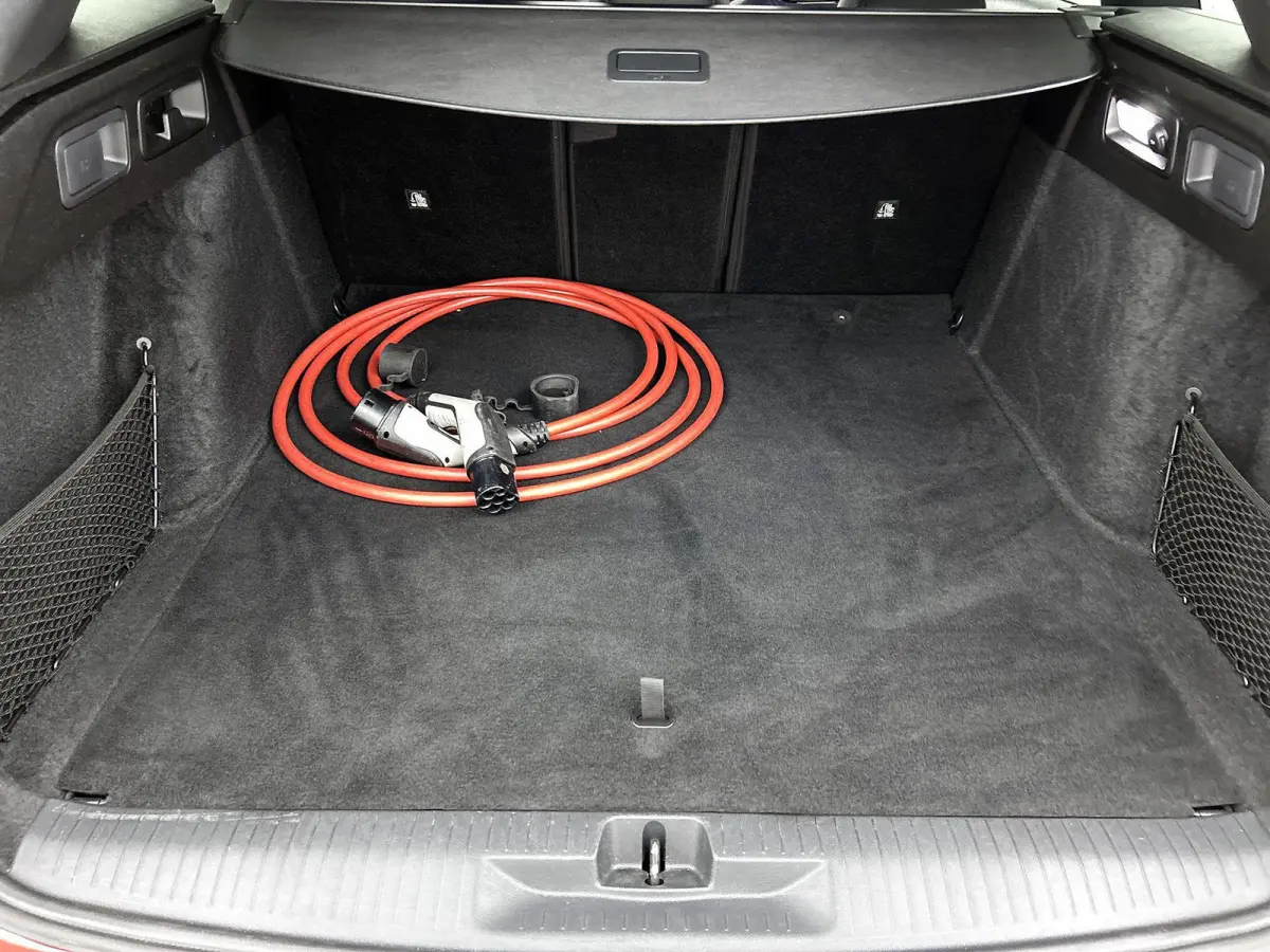 54 kWh GS | Head-up display | Alcantara | Stoel en stuurverwarming |