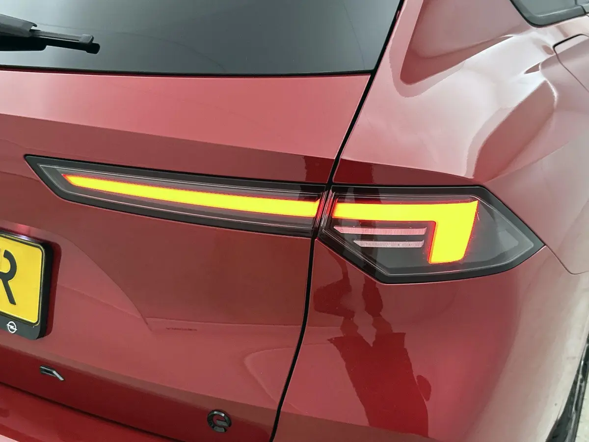 54 kWh GS | Head-up display | Alcantara | Stoel en stuurverwarming |