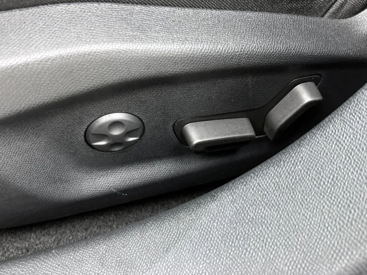 54 kWh GS | Head-up display | Alcantara | Stoel en stuurverwarming |