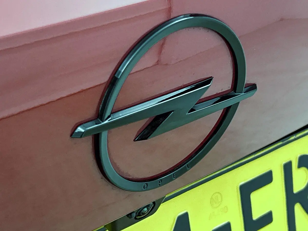 54 kWh GS | Head-up display | Alcantara | Stoel en stuurverwarming |