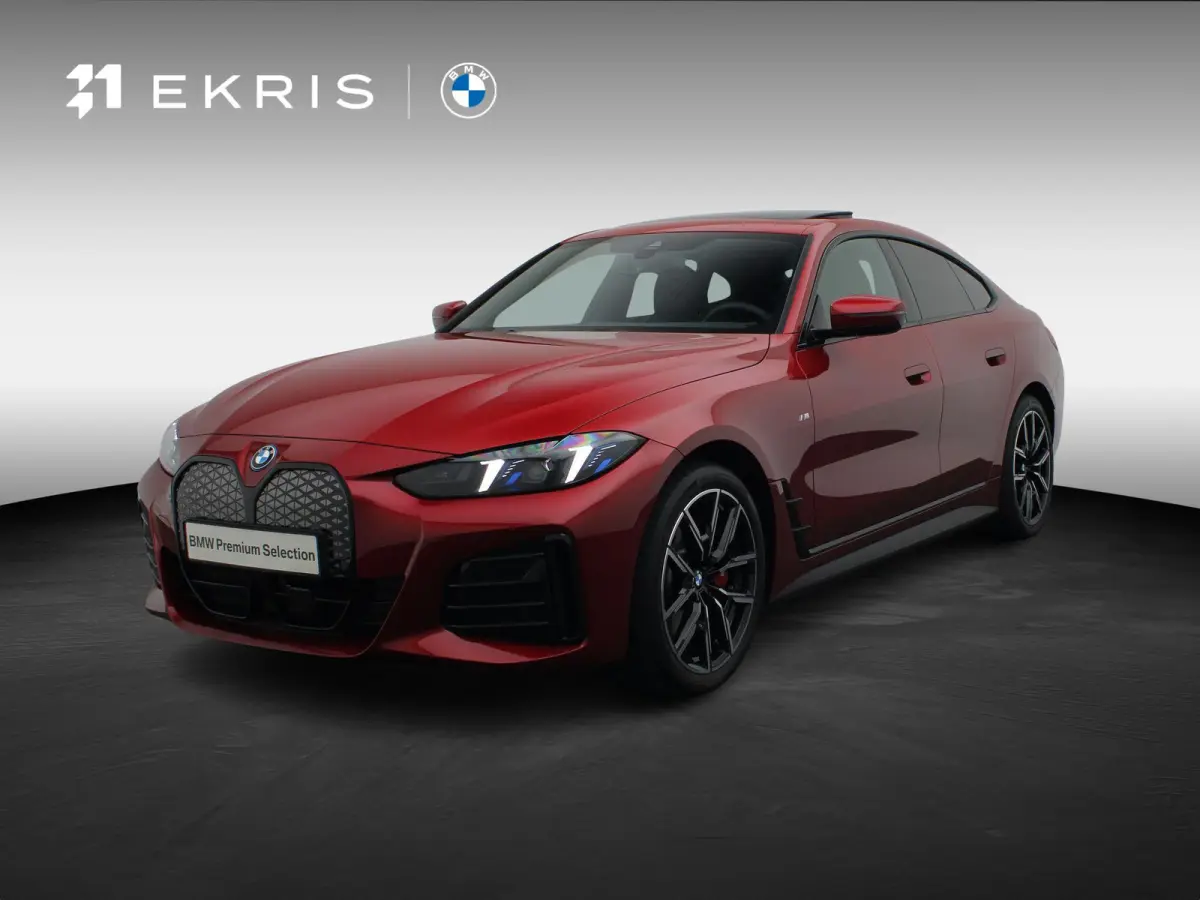 eDrive35 M Sportpakket Pro | Achteruitrijcamera | Schuifdak | Active Cruise Control | Harman Kardon | Parking Assistant | Elektrisch verwarmde voorstoelen | 19''