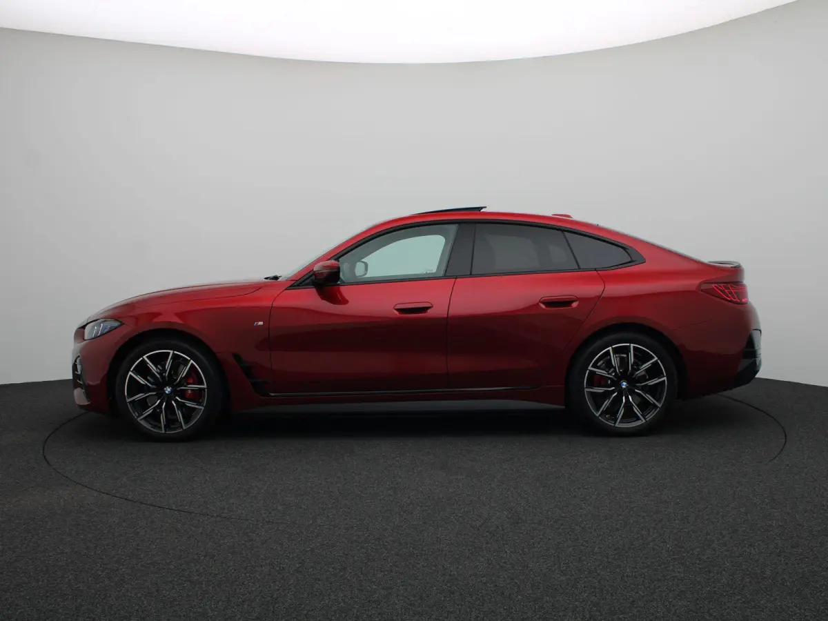 eDrive35 M Sportpakket Pro | Achteruitrijcamera | Schuifdak | Active Cruise Control | Harman Kardon | Parking Assistant | Elektrisch verwarmde voorstoelen | 19''