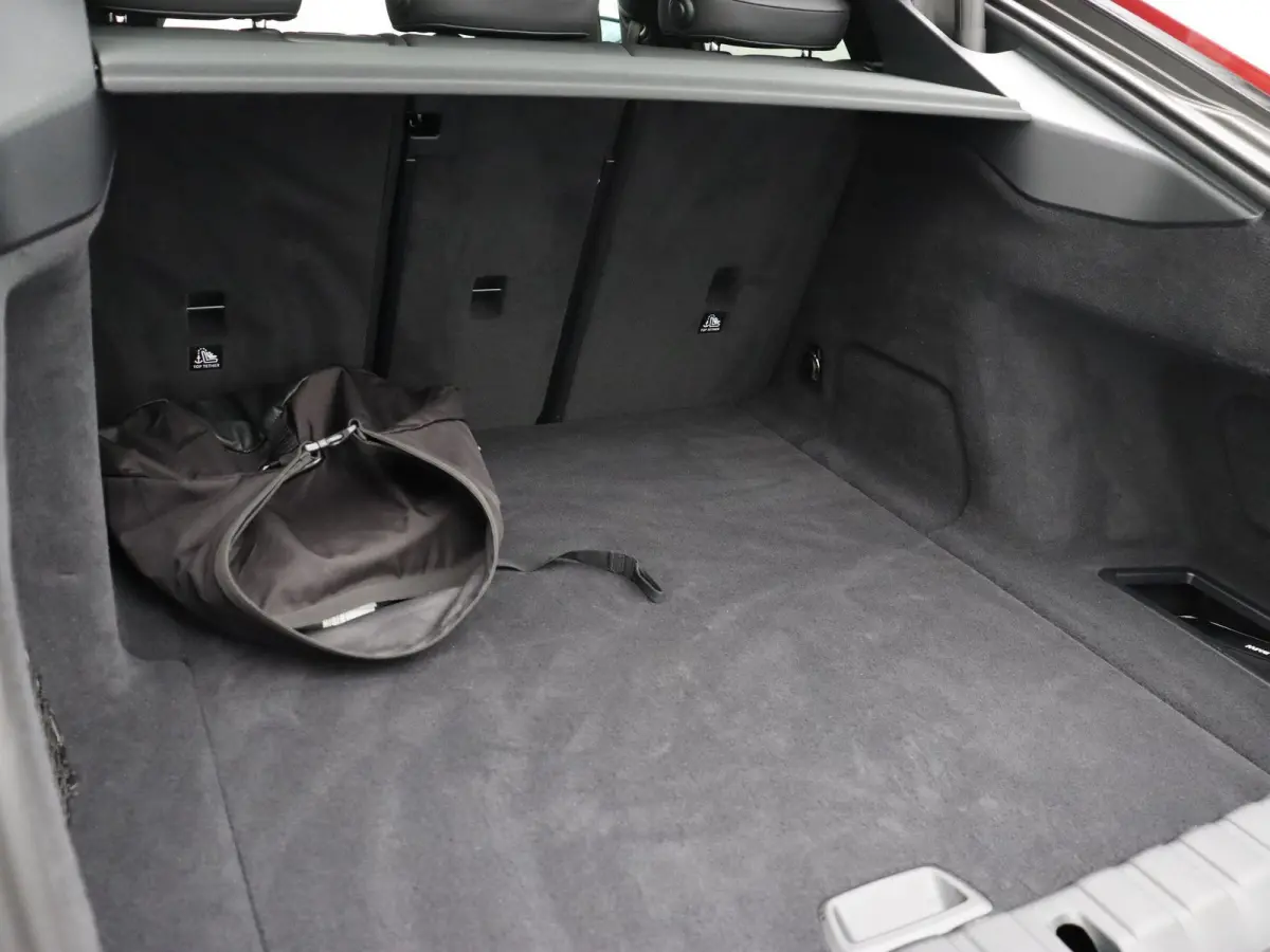 eDrive35 M Sportpakket Pro | Achteruitrijcamera | Schuifdak | Active Cruise Control | Harman Kardon | Parking Assistant | Elektrisch verwarmde voorstoelen | 19''