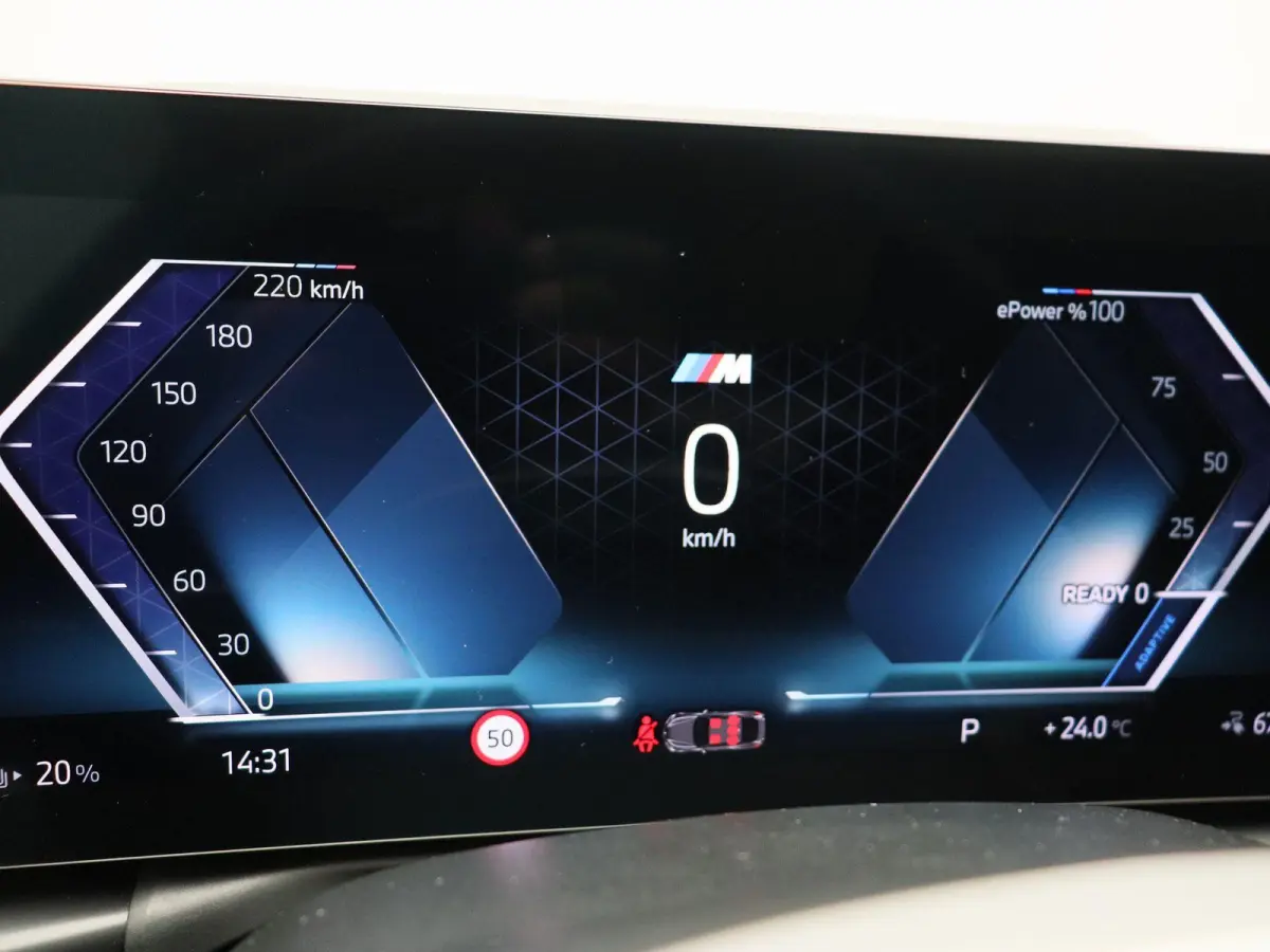 eDrive35 M Sportpakket Pro | Achteruitrijcamera | Schuifdak | Active Cruise Control | Harman Kardon | Parking Assistant | Elektrisch verwarmde voorstoelen | 19''