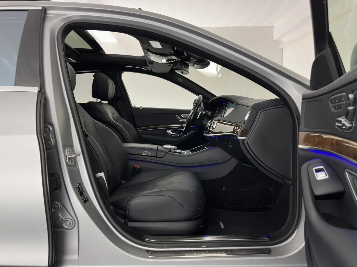 500 4Matic (INCL-BTW) Aut. *PANO | LEATHER | FULL-LED | BURMESTER | DISTRONIC | BLINDSPOT | TOPVIEW | MEMORY-PACK | DIGI-COCKPIT | HEATED-COMFORTSEATS | AIR-SUSPENSION | PRIVACY-GLASS | HEAD