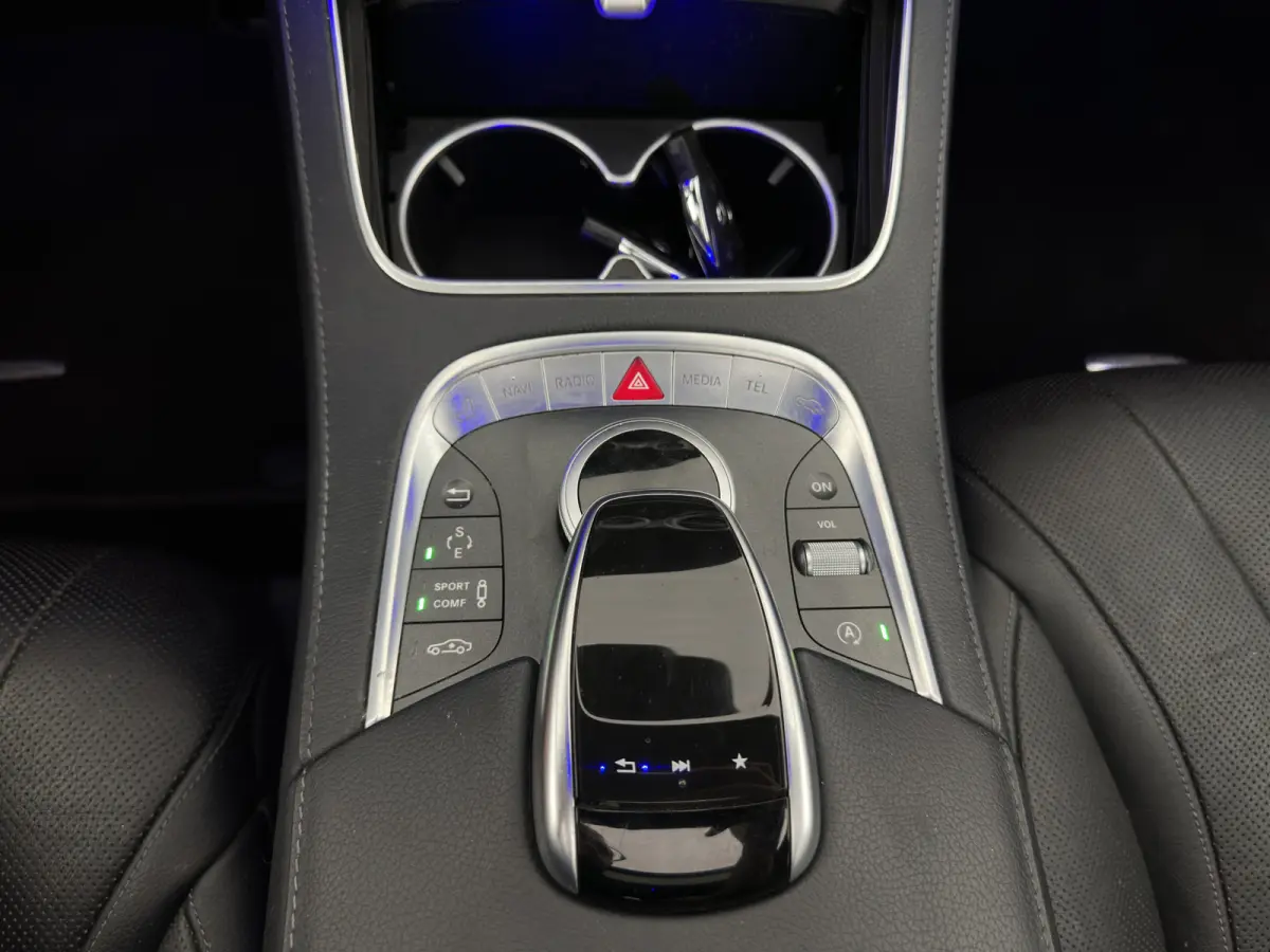 500 4Matic (INCL-BTW) Aut. *PANO | LEATHER | FULL-LED | BURMESTER | DISTRONIC | BLINDSPOT | TOPVIEW | MEMORY-PACK | DIGI-COCKPIT | HEATED-COMFORTSEATS | AIR-SUSPENSION | PRIVACY-GLASS | HEAD