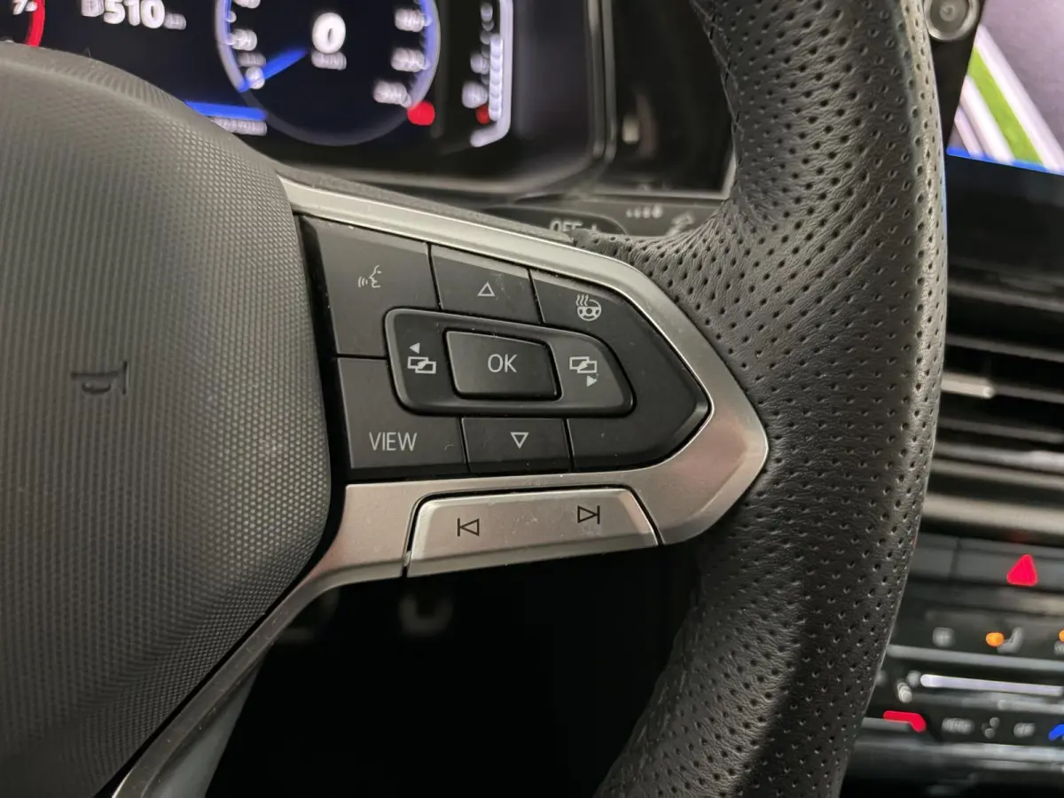 1.5 eTsi R-Line Automaat Climate control Adaptieve cruise control Panoramadak LED Navigatie Achteruitrijcamera Parkeersensoren Apple Carplay/ Android Auto Radio