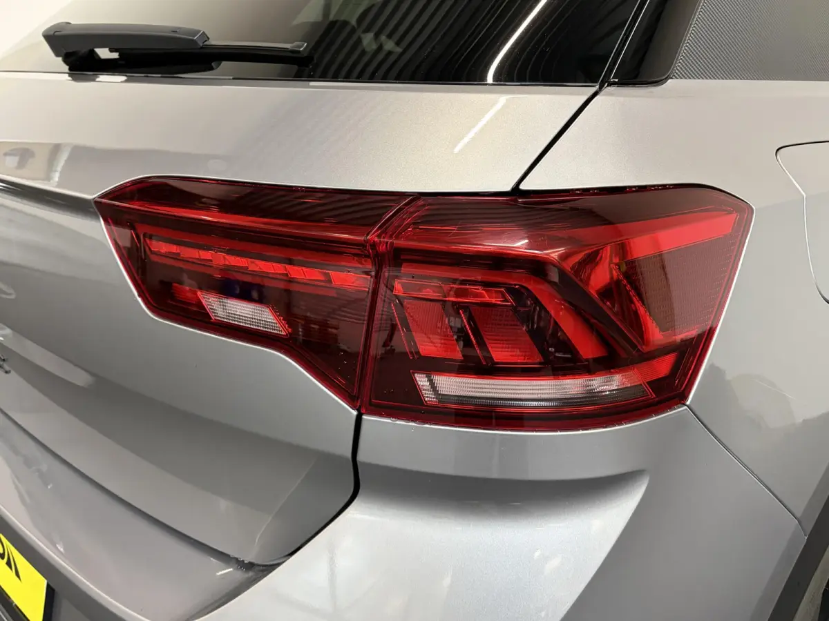 1.5 eTsi R-Line Automaat Climate control Adaptieve cruise control Panoramadak LED Navigatie Achteruitrijcamera Parkeersensoren Apple Carplay/ Android Auto Radio