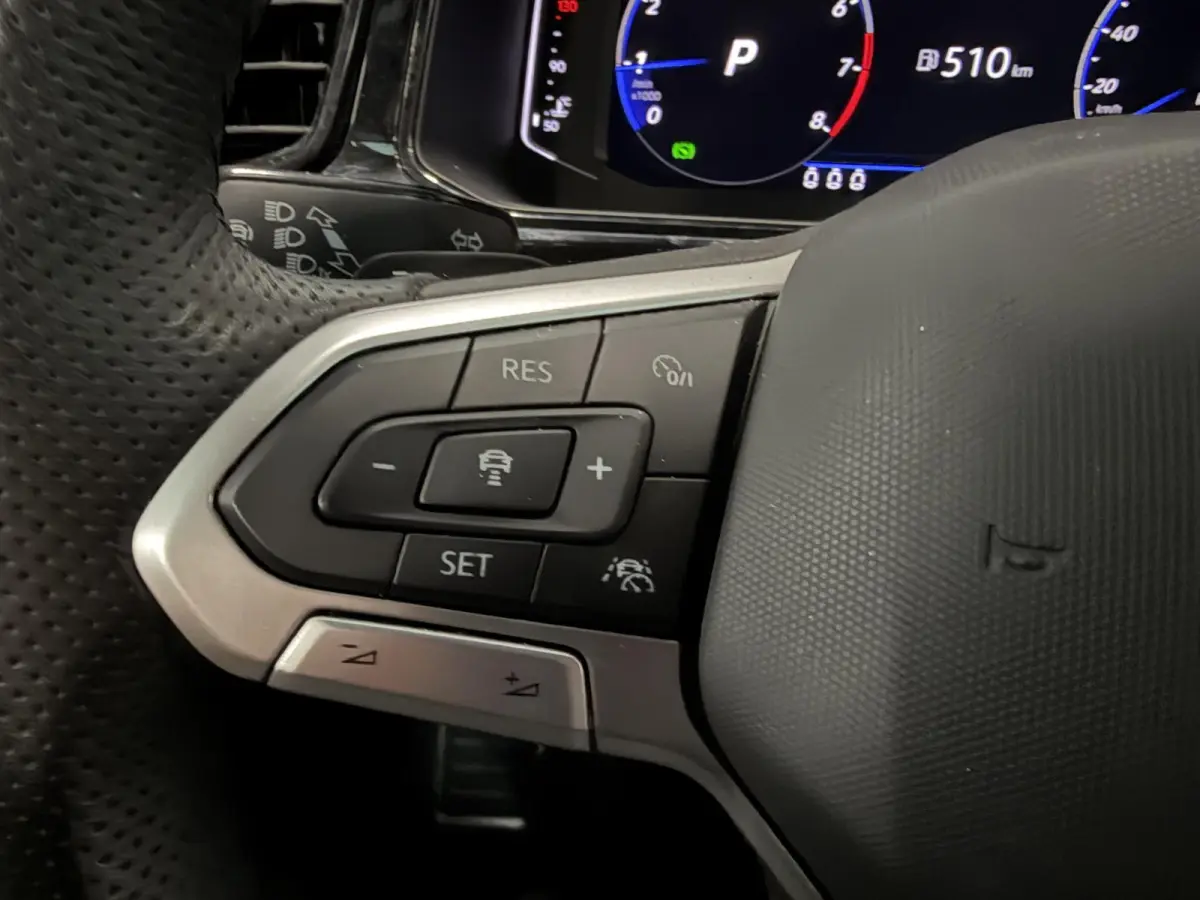 1.5 eTsi R-Line Automaat Climate control Adaptieve cruise control Panoramadak LED Navigatie Achteruitrijcamera Parkeersensoren Apple Carplay/ Android Auto Radio