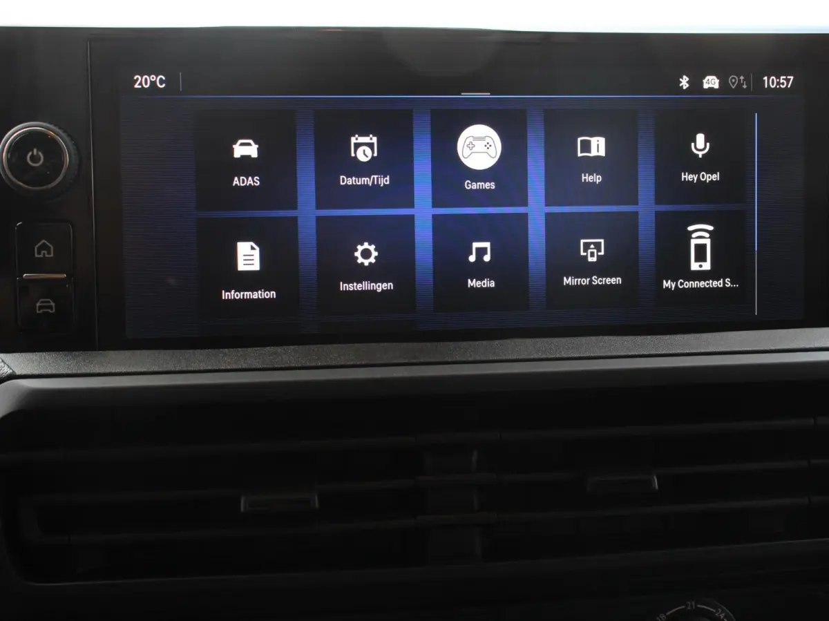 1.5 Diesel 120pk L3 Apple Carplay /  Android Auto Parkeersensoren V+A Trekhaak Camera Navigatie Cruise Control LED koplampen houten afwerking laadruimte