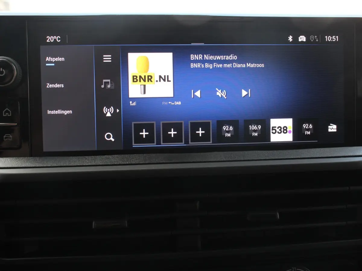 1.5 Diesel 120pk L3 Apple Carplay /  Android Auto Parkeersensoren V+A Trekhaak Camera Navigatie Cruise Control LED koplampen houten afwerking laadruimte