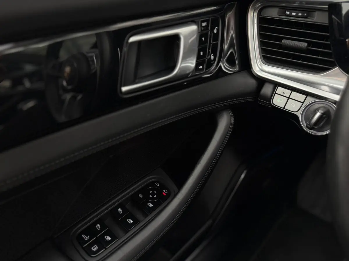 2.9 V6 E-Hybrid / PANO / SPOR