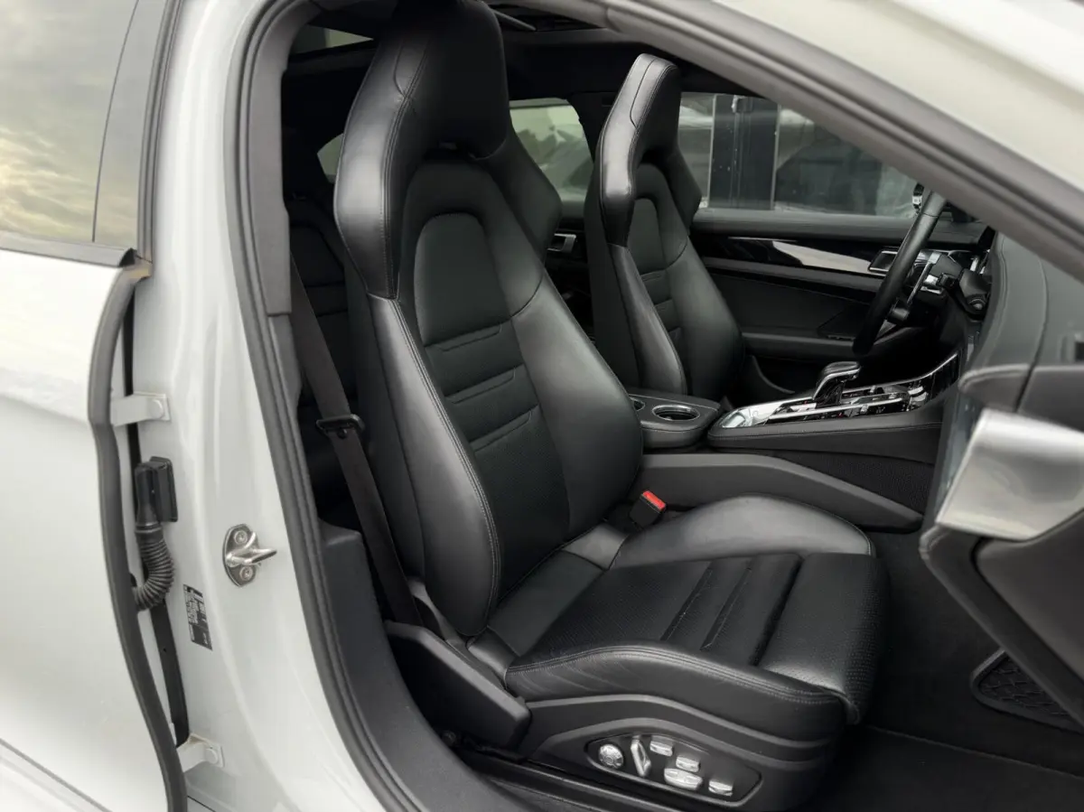 2.9 V6 E-Hybrid / PANO / SPOR