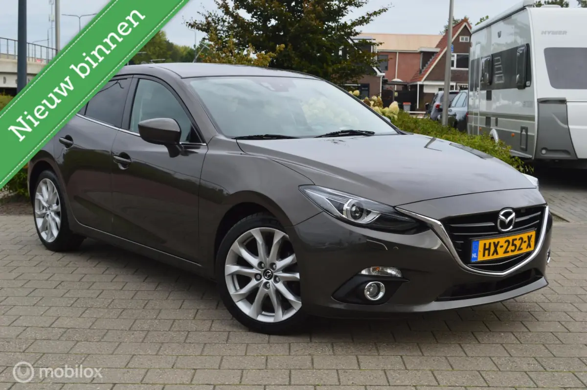 Mazda 3 2016 Benzine Handgeschakeld leasen
