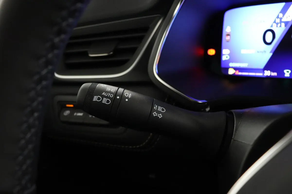 iconic full hybrid E-Tech 160 | Panoramadak | Harman Kardon |