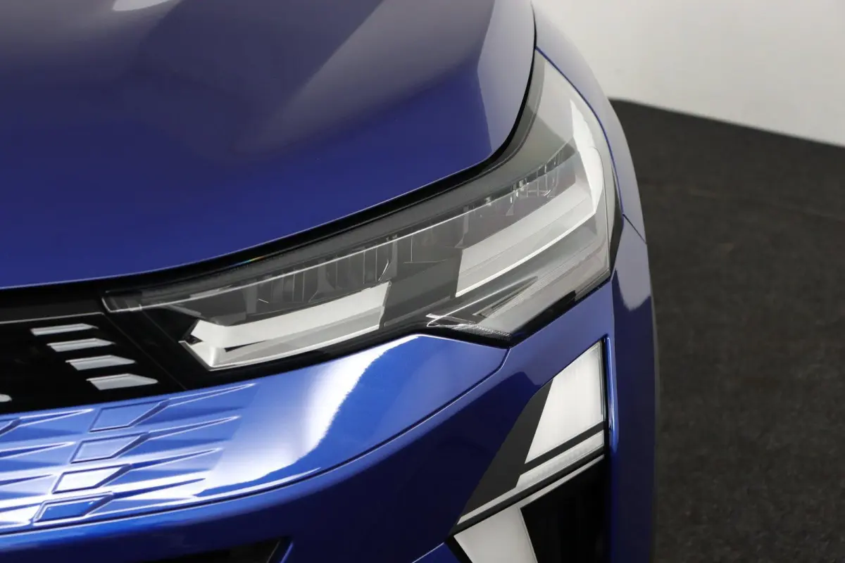 iconic full hybrid E-Tech 160 | Panoramadak | Harman Kardon |