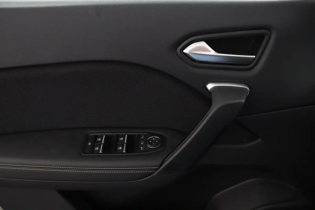 iconic full hybrid E-Tech 160 | Panoramadak | Harman Kardon |