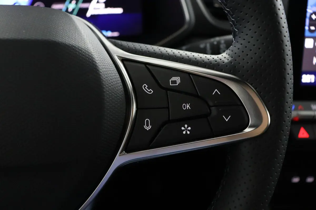 iconic full hybrid E-Tech 160 | Panoramadak | Harman Kardon |