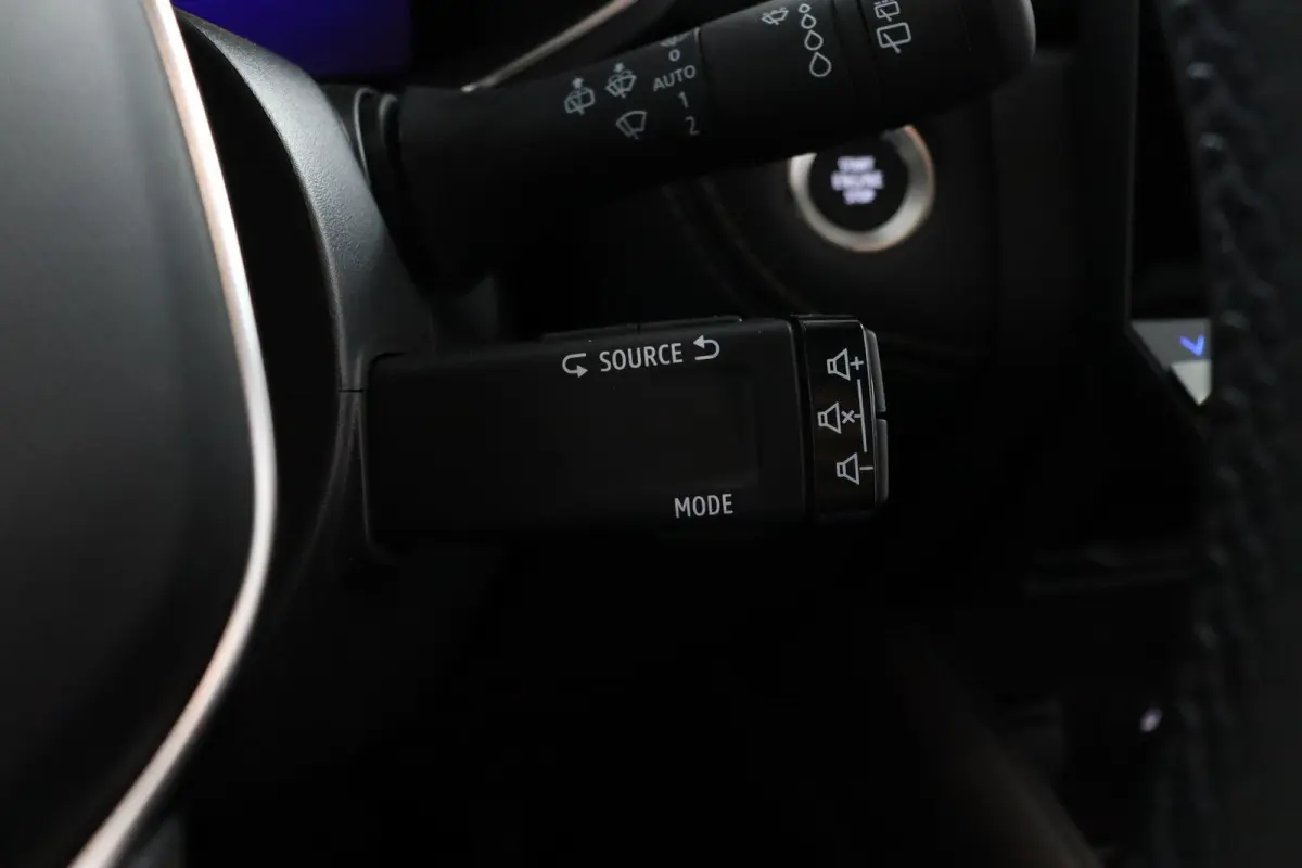 iconic full hybrid E-Tech 160 | Panoramadak | Harman Kardon |