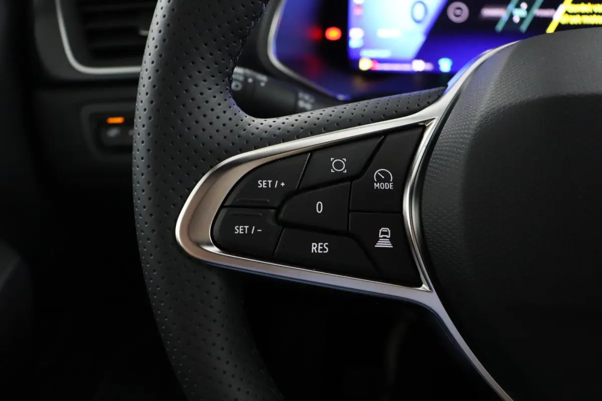 iconic full hybrid E-Tech 160 | Panoramadak | Harman Kardon |