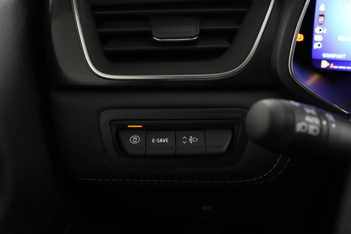 iconic full hybrid E-Tech 160 | Panoramadak | Harman Kardon |