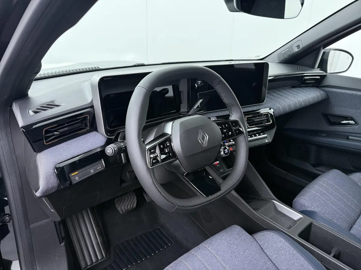 techno 150 pk comfort range | Harman Kardon | Stoel- & Stuurverw. | pack safety & advanced driving assist |