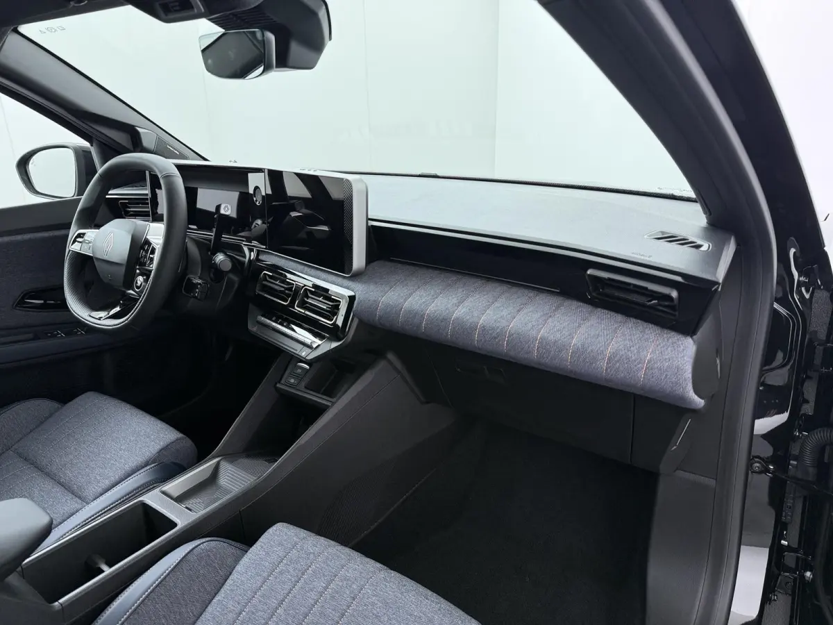 techno 150 pk comfort range | Harman Kardon | Stoel- & Stuurverw. | pack safety & advanced driving assist |