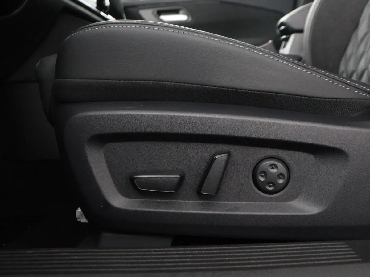 1.5 e-Power Tekna Plus | € 3.000,- voorraadvoordeel! | Lederen bekleding | Panoramadak |