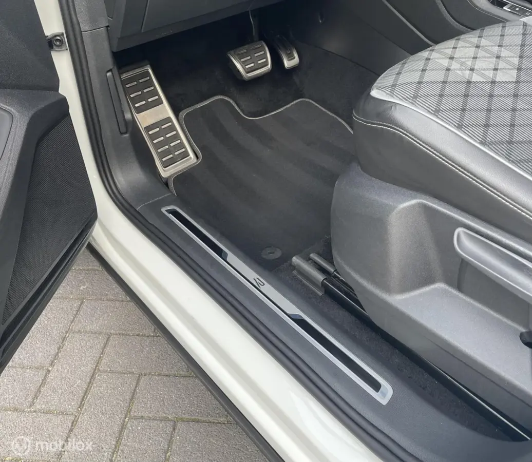 1.5 TSI DSG 3xR-Line 150PK Hu Sfe