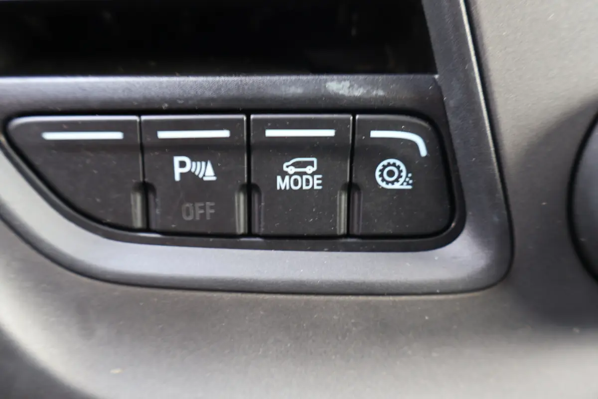 2.0 TDCI L2 H1 Limited Automaat Airco Camera