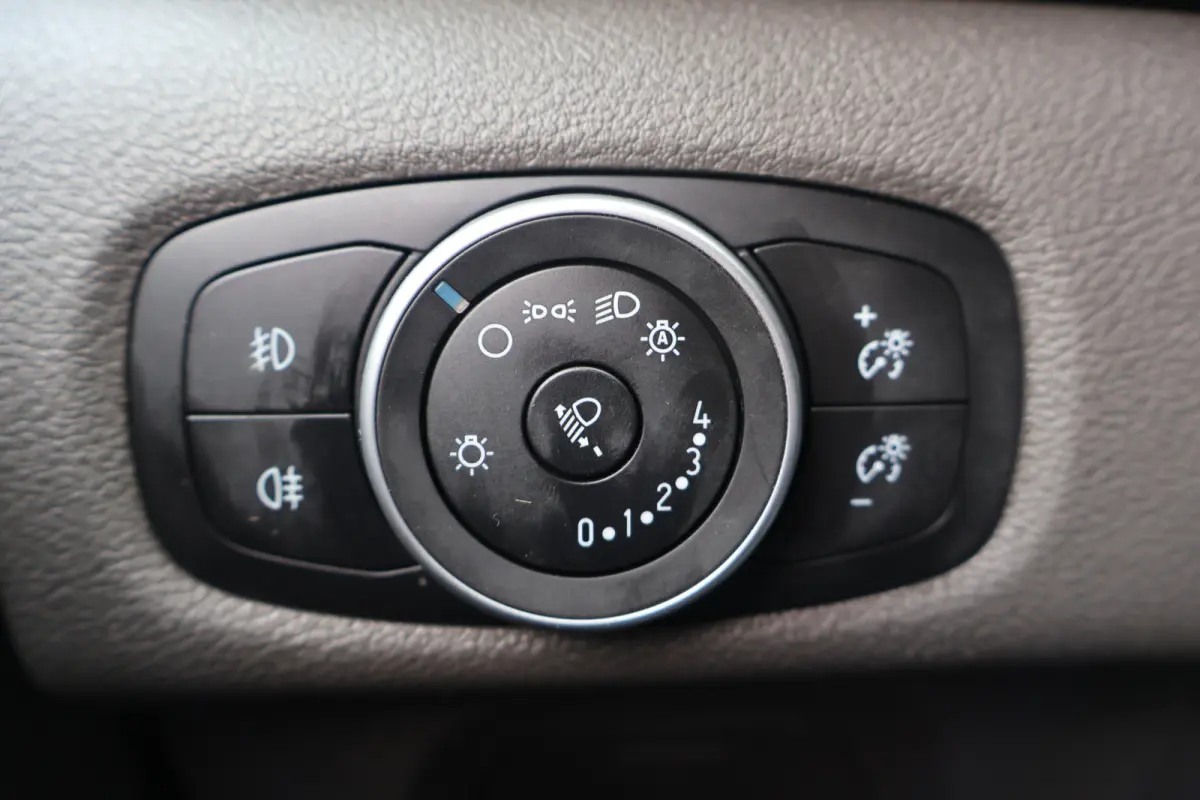 2.0 TDCI L2 H1 Limited Automaat Airco Camera