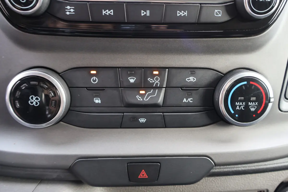 2.0 TDCI L2 H1 Limited Automaat Airco Camera