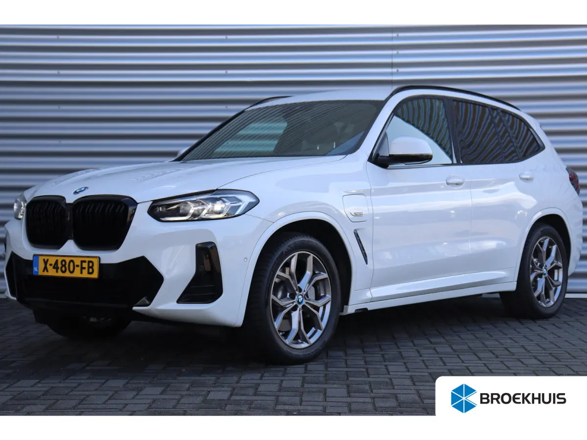 XDRIVE30e 292PK HIGH EXECUTIVE M-SPORT AUTOMAAT SOH 97% / NAVI / LEDER / FULL-LED / CLIMA / 18" LMV / FACELIFT / KEYLESS / 360 CAMERA / ELEKTR. TREKHAAK / CRUISECONTROL / WINTERPAKKET / NIEU