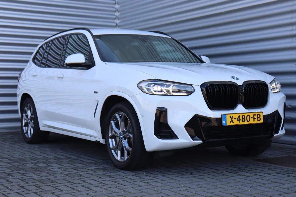 XDRIVE30e 292PK HIGH EXECUTIVE M-SPORT AUTOMAAT SOH 97% / NAVI / LEDER / FULL-LED / CLIMA / 18" LMV / FACELIFT / KEYLESS / 360 CAMERA / ELEKTR. TREKHAAK / CRUISECONTROL / WINTERPAKKET / NIEU