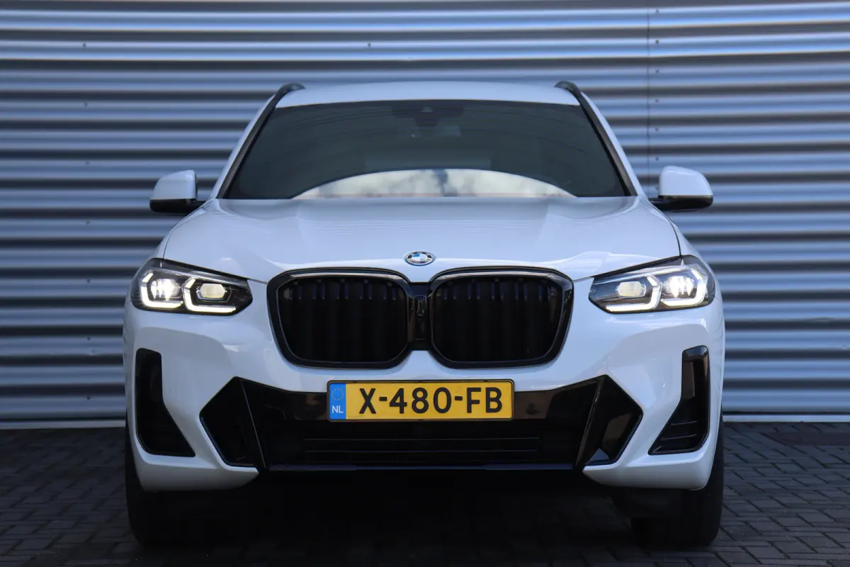 XDRIVE30e 292PK HIGH EXECUTIVE M-SPORT AUTOMAAT SOH 97% / NAVI / LEDER / FULL-LED / CLIMA / 18" LMV / FACELIFT / KEYLESS / 360 CAMERA / ELEKTR. TREKHAAK / CRUISECONTROL / WINTERPAKKET / NIEU