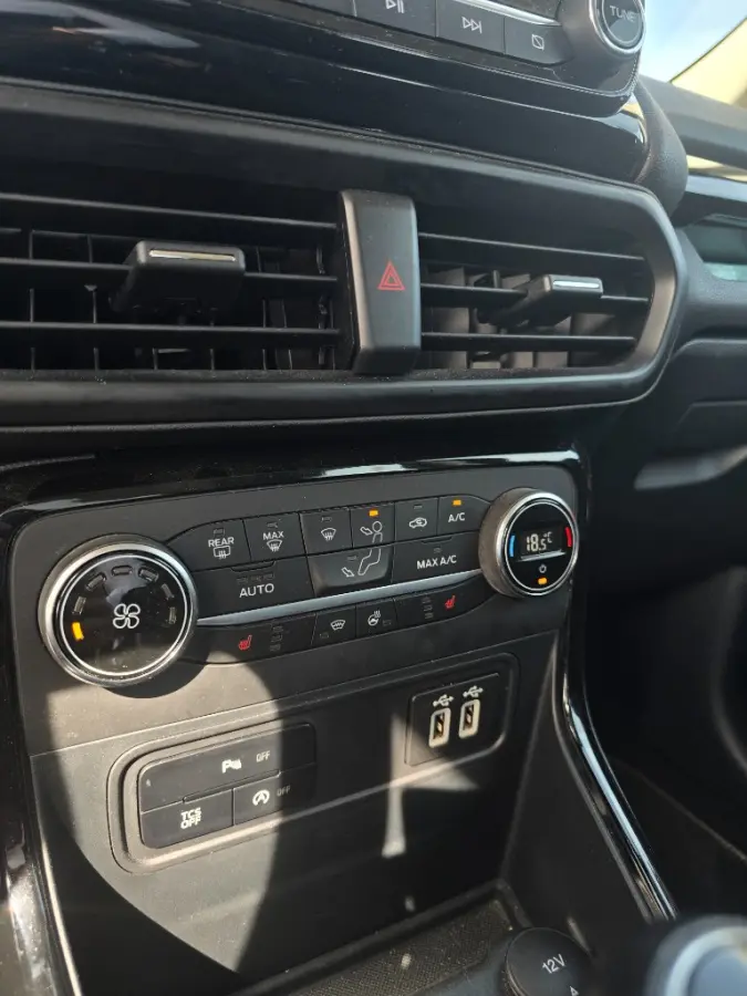 1.0 EcoBoost Titanium | ORIGINEEL NL! | TREKHAAK | STOELVERWARMING | CAMERA | B&O AUDIO | KEYLESS | HALF LEDER