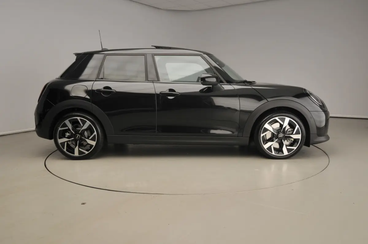Cooper S Automaat / Panoramadak / Harman-Kardon / JCW stoelen / LED / Active cruise / Alu wielen 18 inch