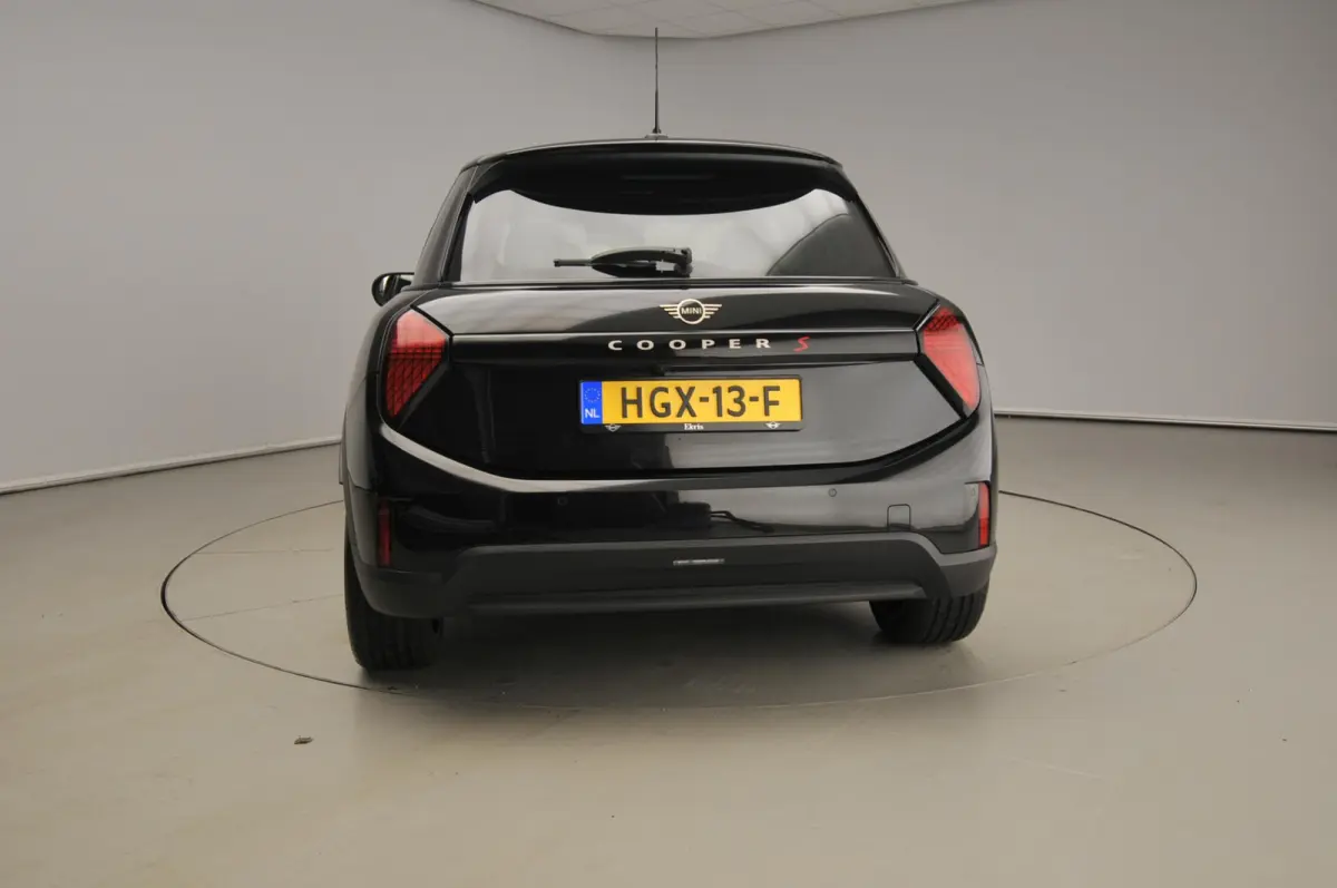 Cooper S Automaat / Panoramadak / Harman-Kardon / JCW stoelen / LED / Active cruise / Alu wielen 18 inch