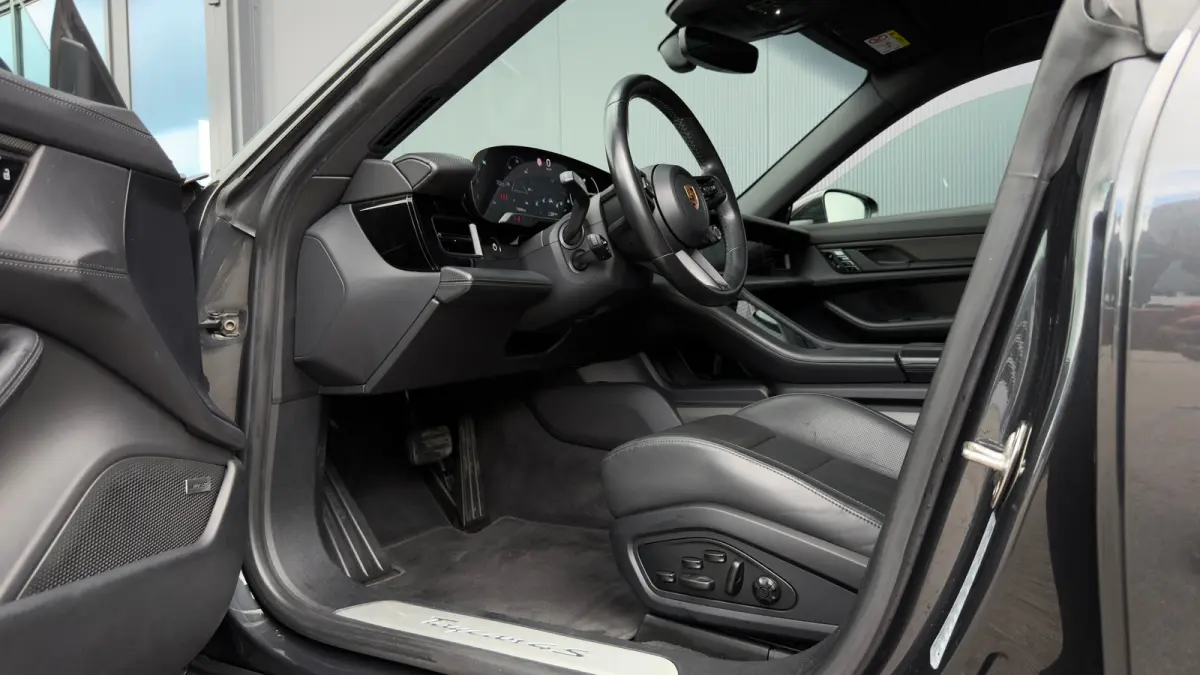 4S 530pk 79 kWh | SOH: 99,58% | Full PPF | Sport Chrono | PSCB | Panoramadak | Stoelventilatie | Luchtvering
