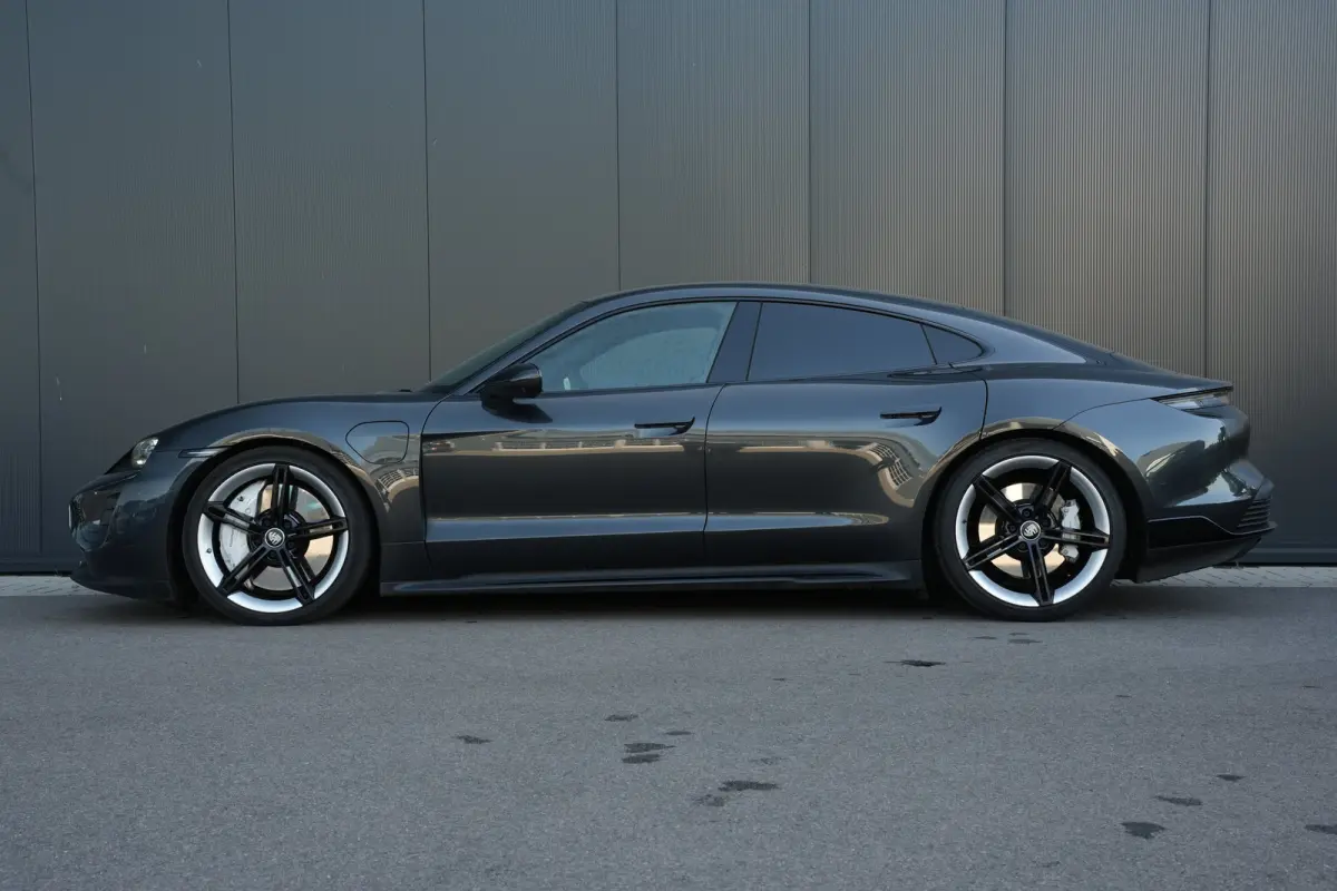 4S 530pk 79 kWh | SOH: 99,58% | Full PPF | Sport Chrono | 360 Camera | Panoramadak | Stoelventilatie | Luchtvering