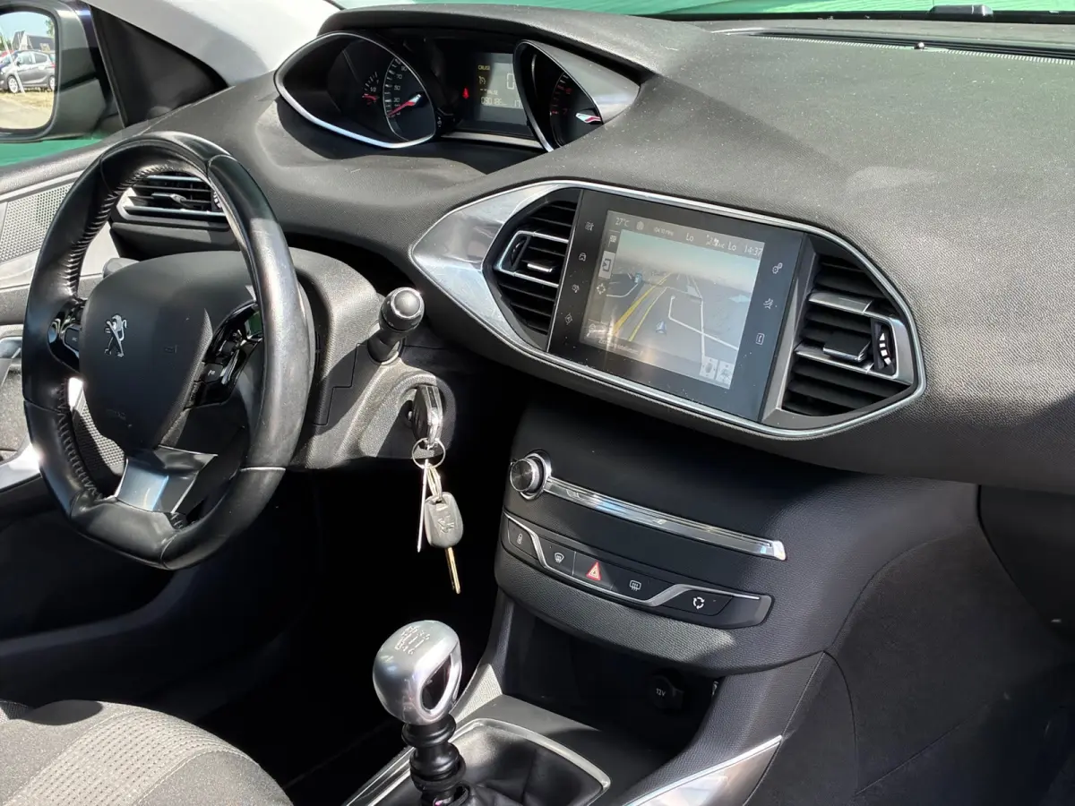 1.2 PureTech Allure|2e Eigenaar|Navigatie|CruiseControl|PDC|Climatronic|NAP|Dealer Onderhouden|
