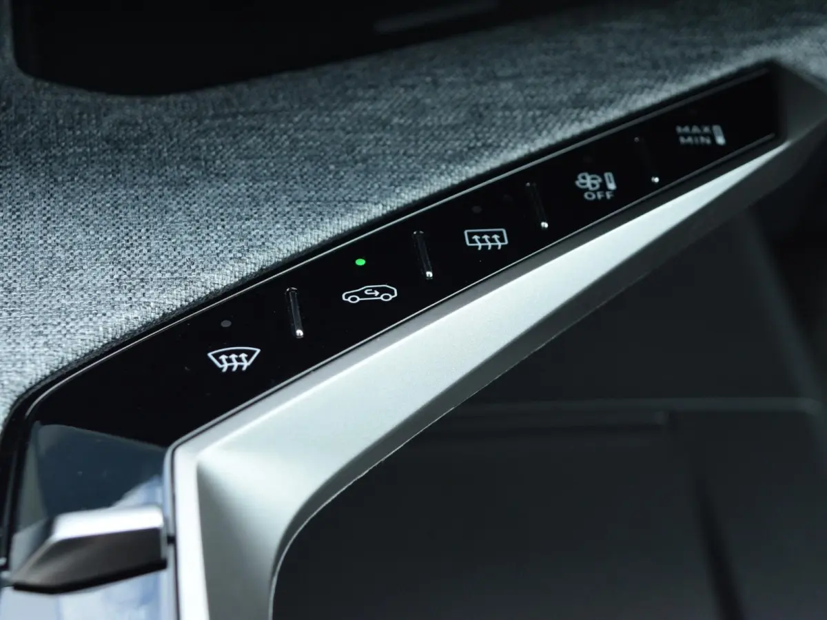1.2 Hybrid 145 GT UIT VOORRAAD LEVERBAAR