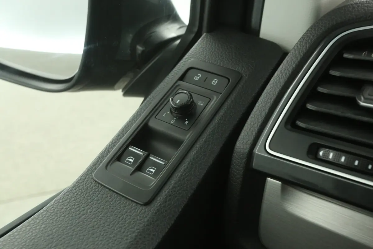 2.0 TDI L2H1 150PK | Dubbele Cabine | Automaat | Airco | Cruise | Trekhaak | Navi | Parkeersens.