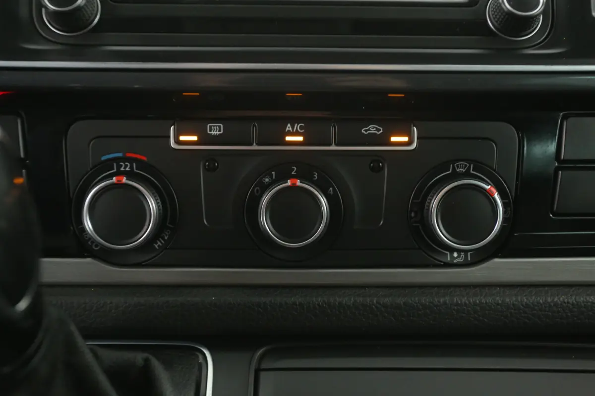 2.0 TDI L2H1 150PK | Dubbele Cabine | Automaat | Airco | Cruise | Trekhaak | Navi | Parkeersens.