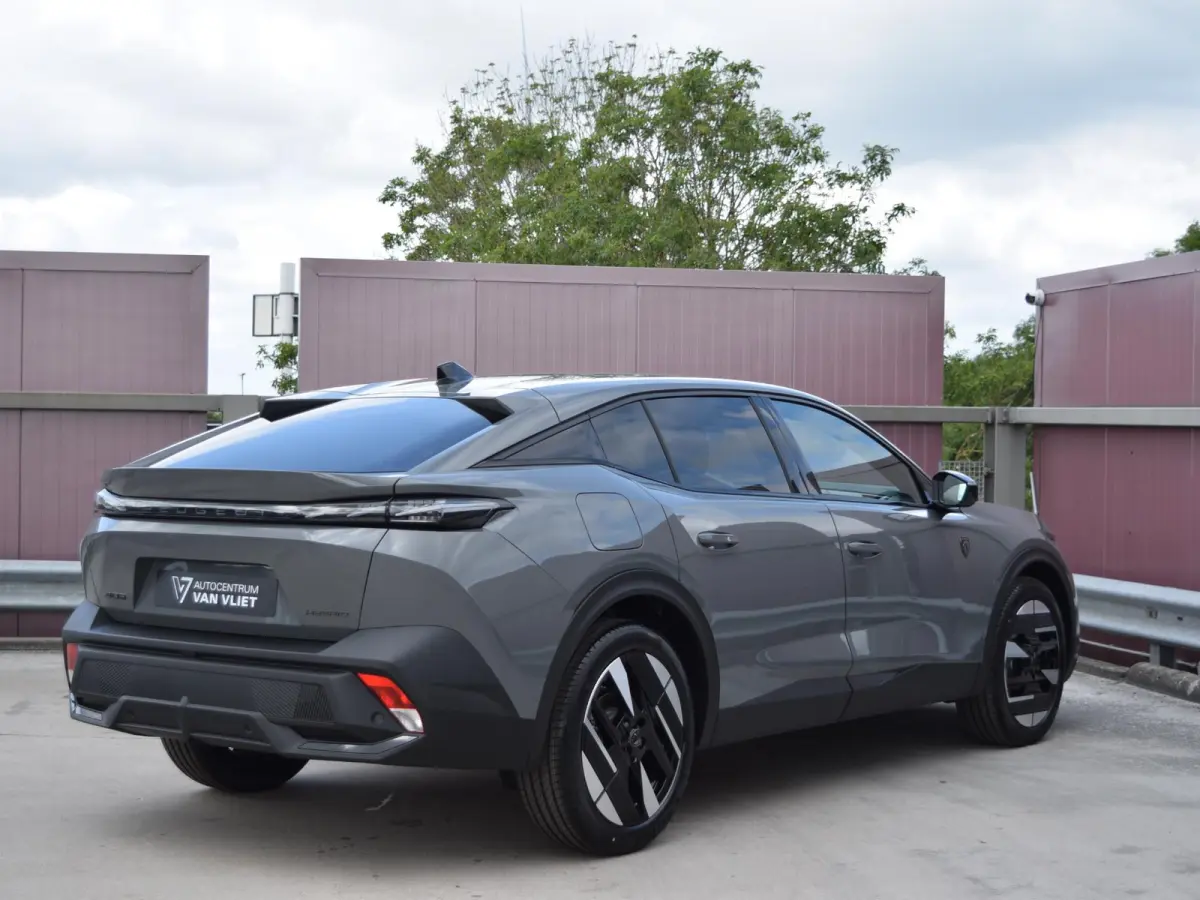 1.2 GT Exclusive Hybrid 145 UIT VOORRAAD LEVERBAAR
